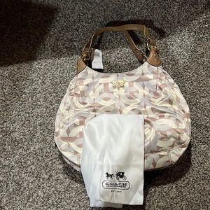 NWT Coach 14284 Madison Chainlink Large Maggie in multicolor Cream